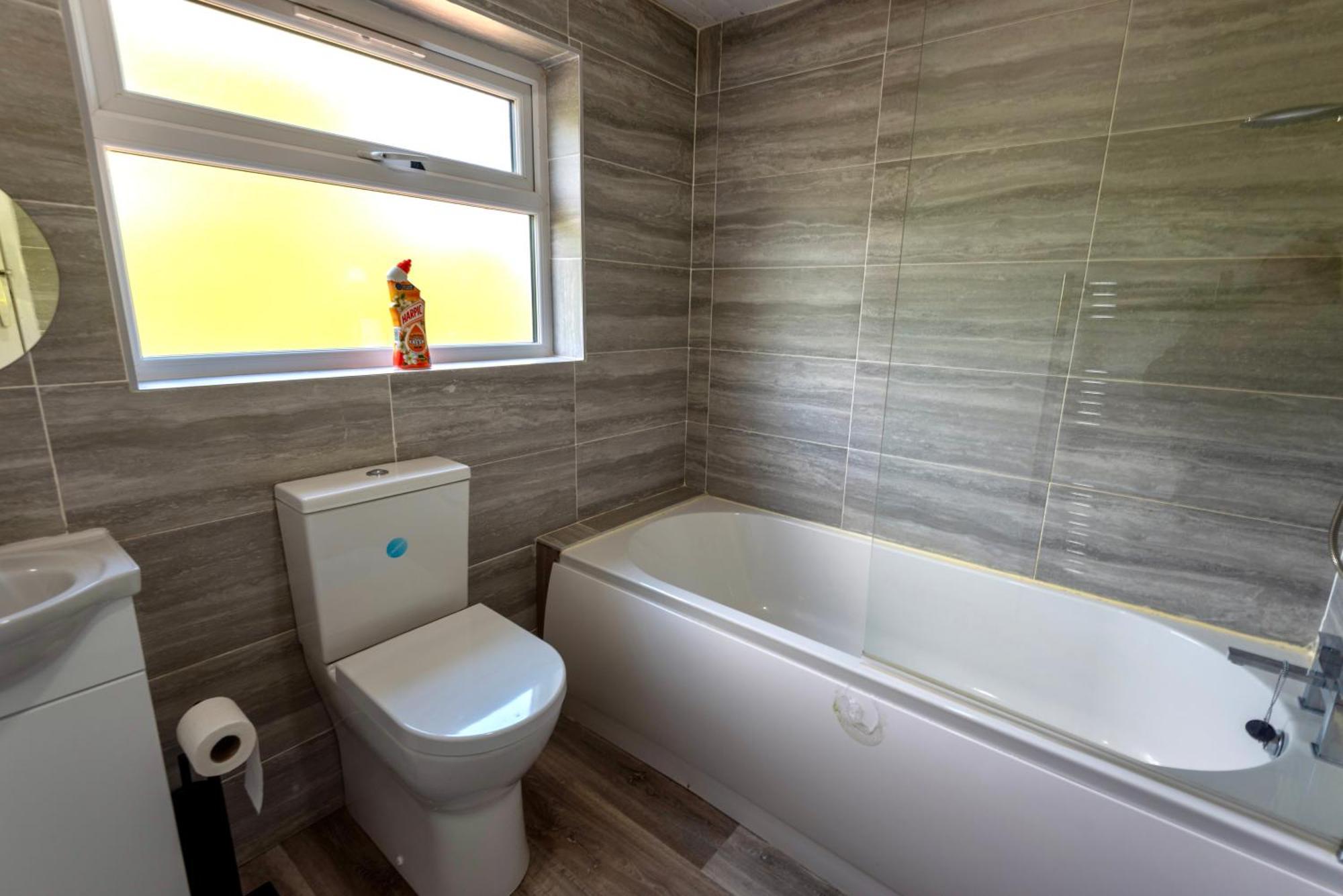 Single Room In Brand New 5 Bedroom Home BW Room 2 Solihull Exteriör bild