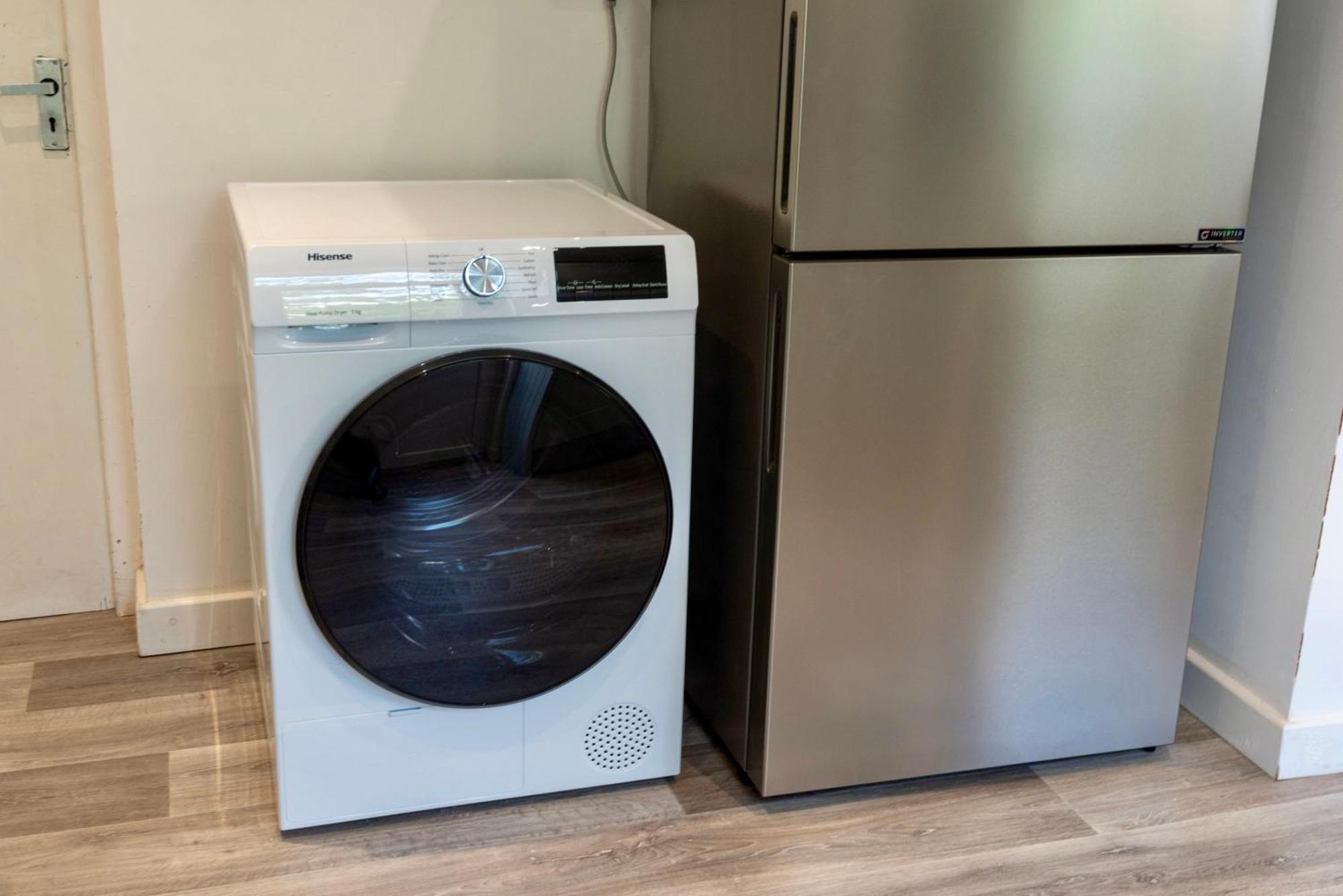 Single Room In Brand New 5 Bedroom Home BW Room 2 Solihull Exteriör bild