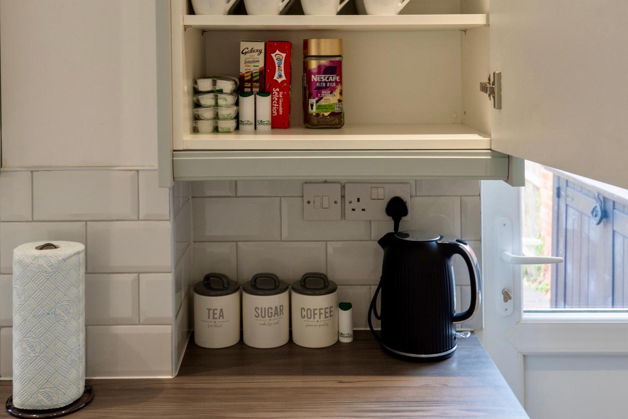 Single Room In Brand New 5 Bedroom Home BW Room 2 Solihull Exteriör bild