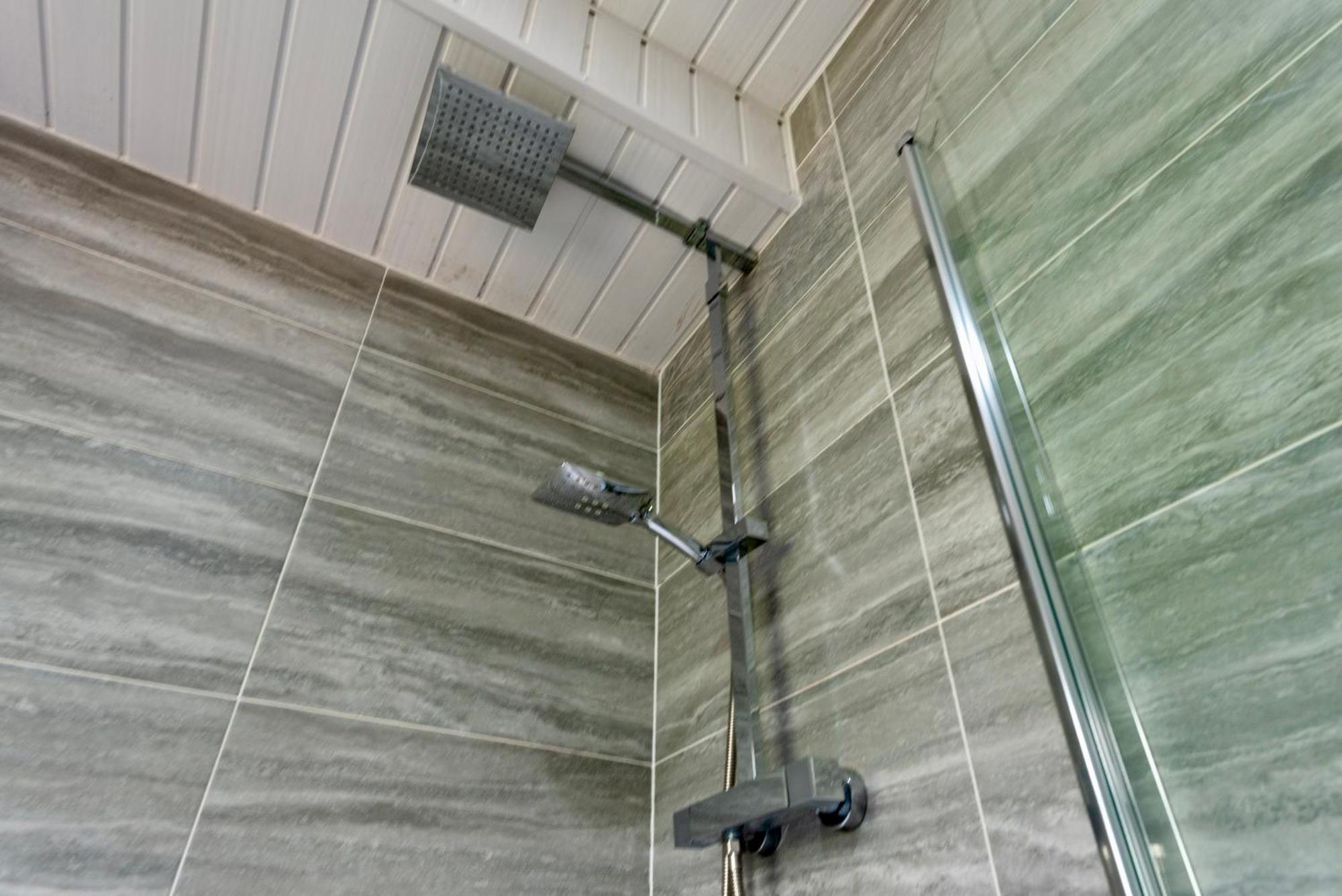 Single Room In Brand New 5 Bedroom Home BW Room 2 Solihull Exteriör bild
