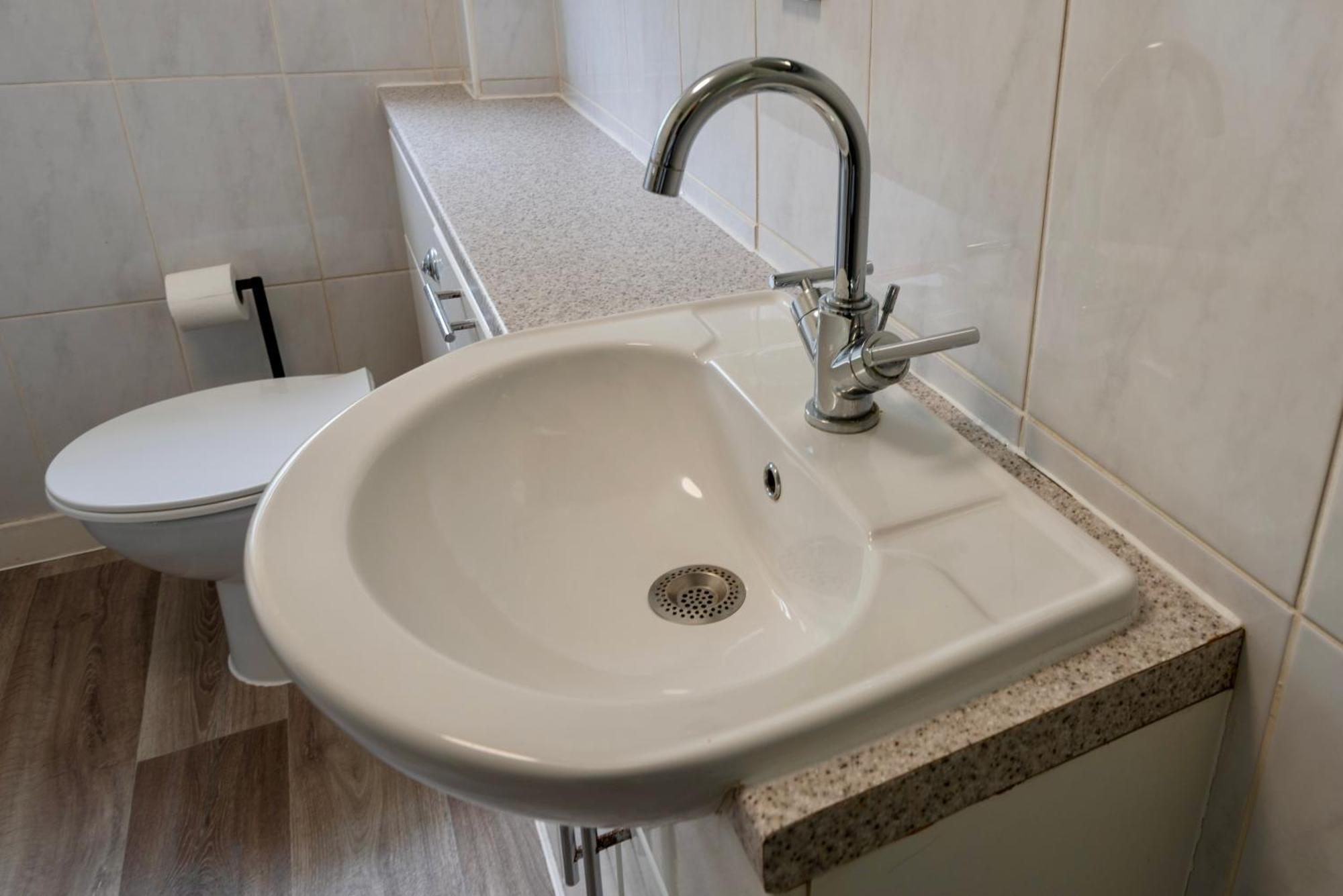 Single Room In Brand New 5 Bedroom Home BW Room 2 Solihull Exteriör bild